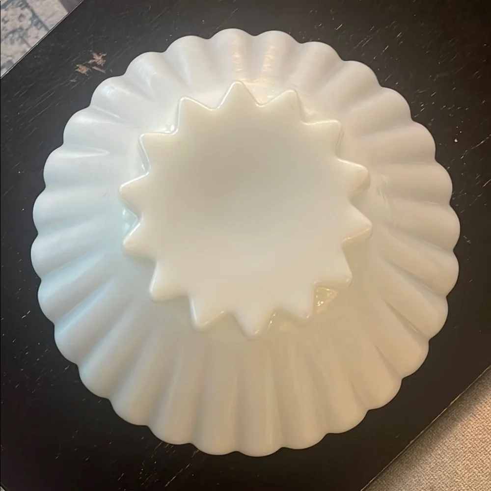 Elegant White and Gold Serveware Bowl